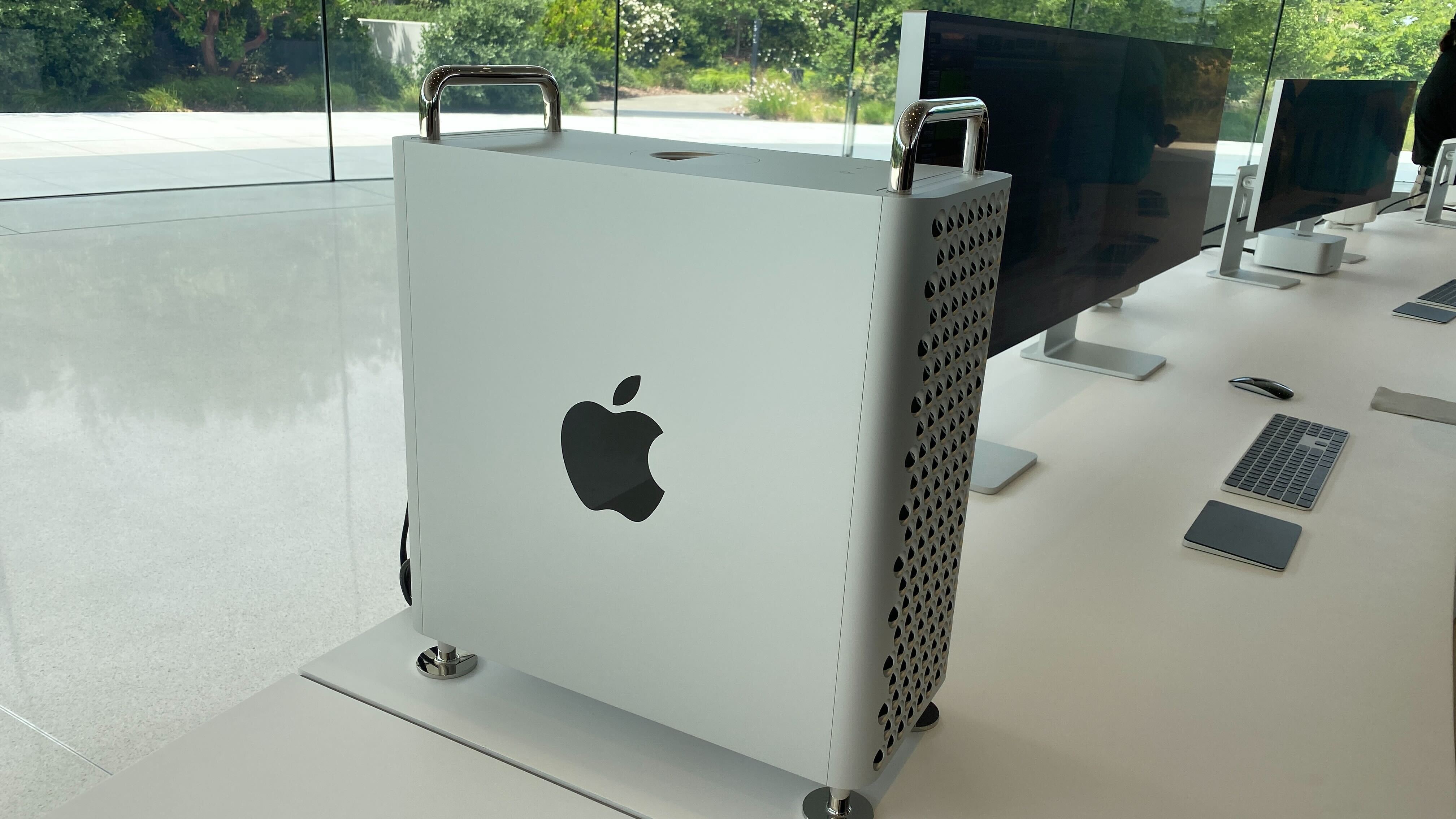 Minion Server แบ่งงานเป็น subtasks ให้ Mac แต่ละเครื่องดึงไปรันผ่าน REST APIs