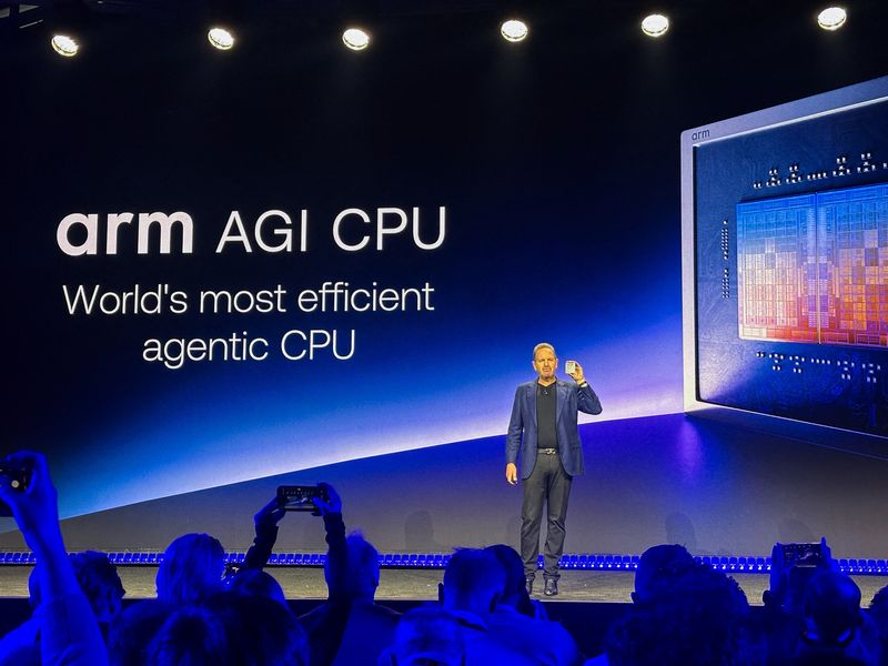 สไลด์เปิดตัว Arm AGI CPU บนเวทีงานแถลงข่าว