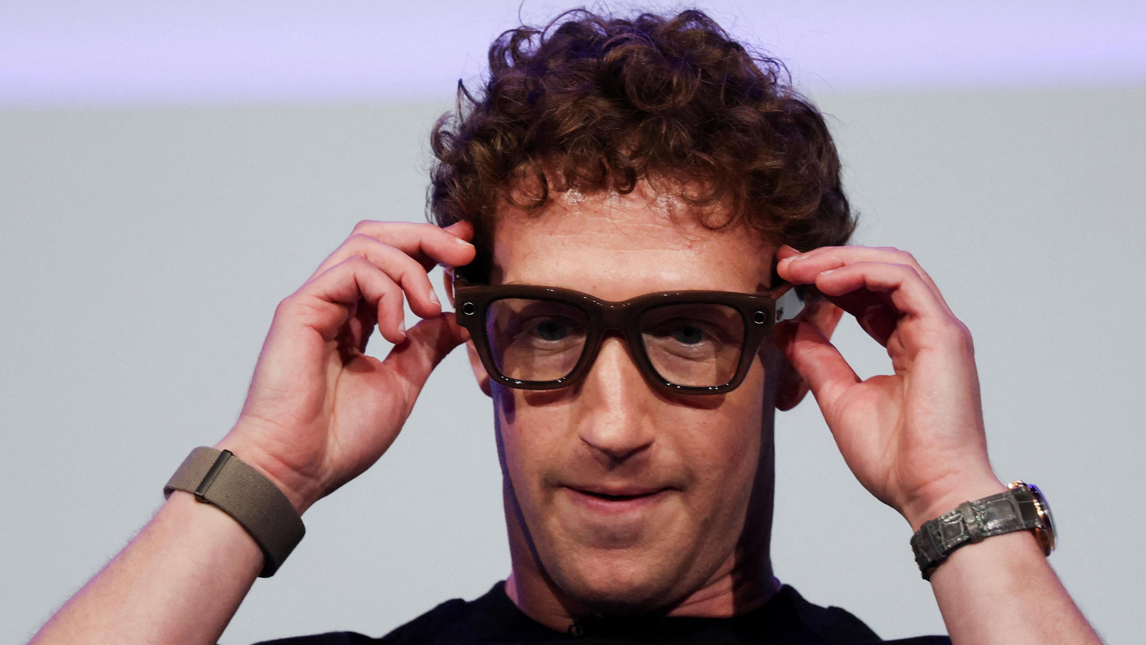 Mark Zuckerberg สวมแว่นอัจฉริยะ Ray-Ban Meta บนเวทีงานอีเวนต์