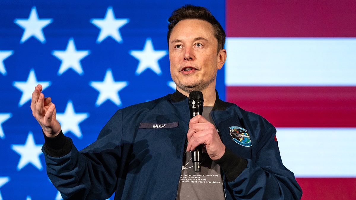 SpaceX Starlink constellation ดาวเทียมหลายร้อยดวงที่ต้องการพลัง compute ขนาดใหญ่สำหรับ AI