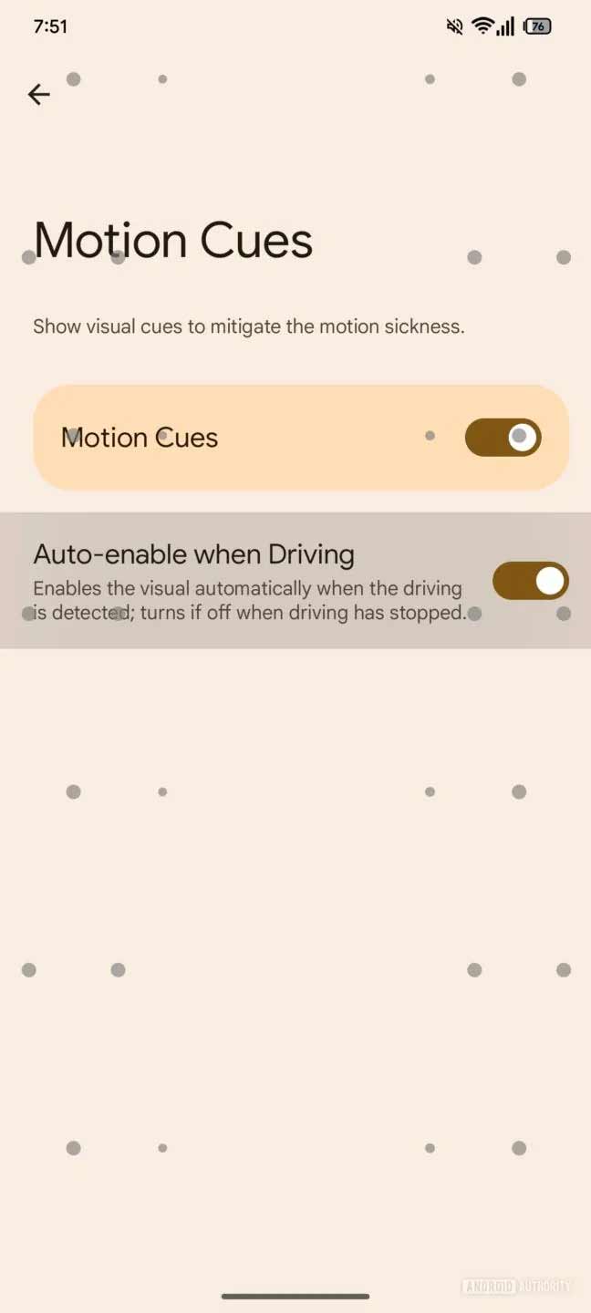 หน้าตั้งค่า Motion Cues ใน Android แสดงสวิตช์เปิดฟีเจอร์และตัวเลือก Auto-enable when Driving ที่เปิดเอฟเฟกต์อัตโนมัติเมื่อระบบตรวจจับว่ากำลังเดินทางด้วยรถ