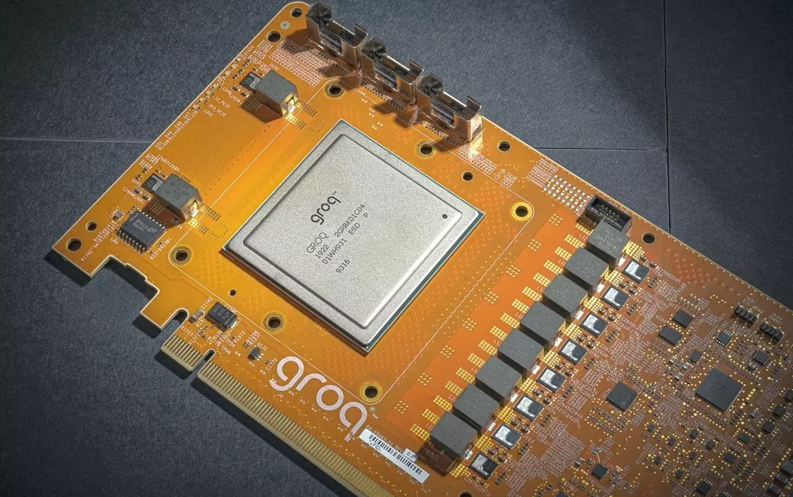 การ์ดชิป Groq LPU ระยะใกล้ ซึ่งเคยเป็นแกนธุรกิจเดิมของบริษัทก่อนดีลกับ Nvidia