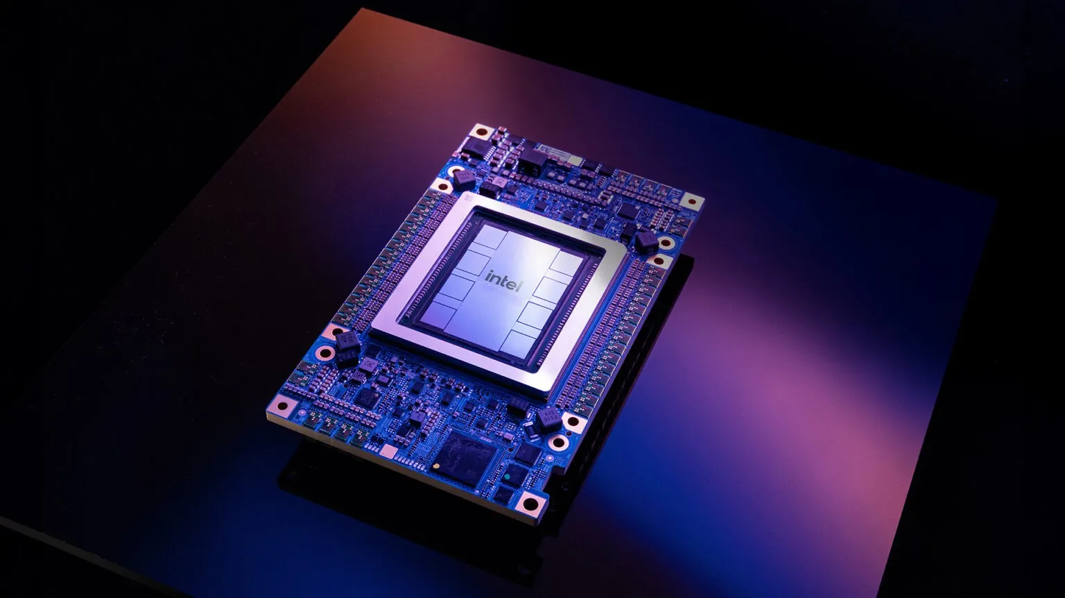 การติดตั้ง Intel GPU D270 ในดาต้าเซ็นเตอร์แบบระบายความร้อนด้วยอากาศ