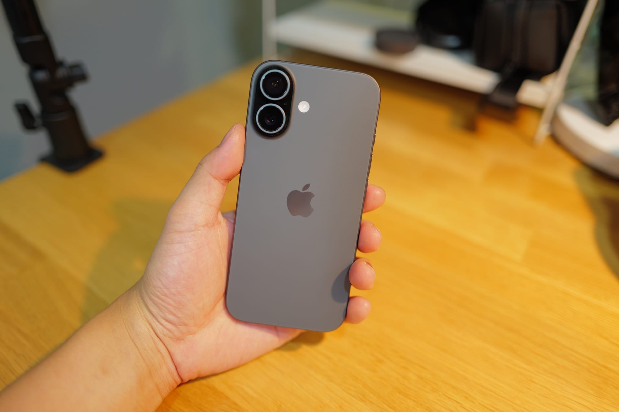 กล้องหลังของ iPhone Duo แบบ 48MP คู่พร้อมเทเลโฟโต้