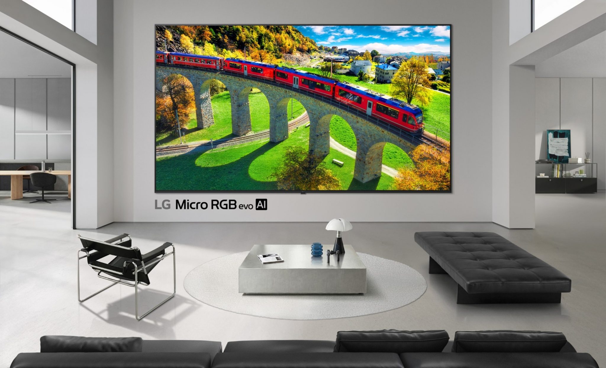 สีสันจาก RGB LED บนจอ LG MRGB95B ขณะเปิดฉากภาพยนตร์