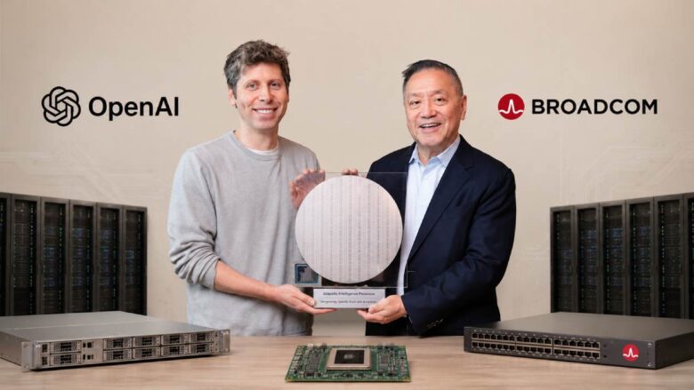 Sam Altman และผู้บริหาร Broadcom ถือแผ่นเวเฟอร์ชิป Jalapeño ต่อหน้าโลโก้ OpenAI และ Broadcom ในดาต้าเซ็นเตอร์