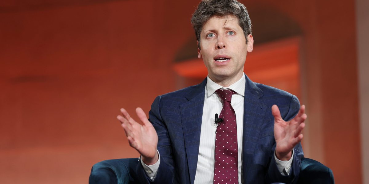Sam Altman ให้สัมภาษณ์บนเวที ก่อนออกมาขอโทษเรื่องการเปิดตัว GPT-6 Astra ที่วุ่นวาย